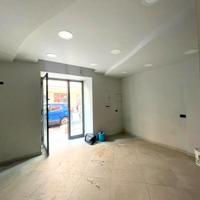 Fuorigrotta- locale comm.le