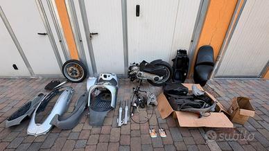 Blocco motore e ricambi vari - Piaggio Beverly 200