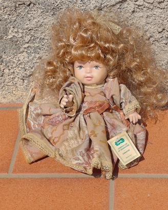 Bambola artigianale in vera porcellana "Giada"