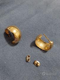 Orecchini dorati con farfallina