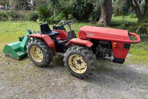 Trattore con trincia