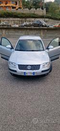 VOLKSWAGEN Passat 5ª serie - 2001