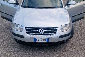 VOLKSWAGEN Passat 5ª serie - 2001