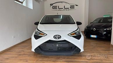 Toyota Aygo Connect 1.0 VVT-i 72 CV 5 porte x-fun