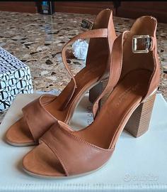 Scarpe con tacco in pelle marrone