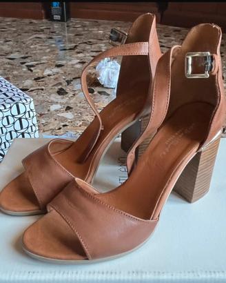 Scarpe con tacco in pelle marrone