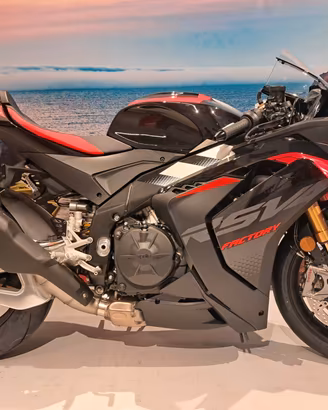 Aprilia RSV4 1100 Factory