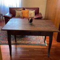 Tavolo antico in ciliegio con sedie antiche