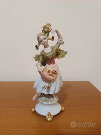 Statua porcellana Capodimonte Fanciulla con fiori