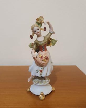 Statua porcellana Capodimonte Fanciulla con fiori