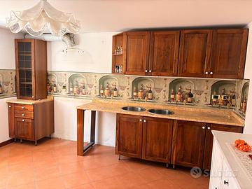 Pensili cucina  e ripiano in marmo