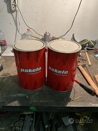 Grasso sfuso in bidoncini