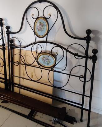 Letto antico in ferro battuto 
