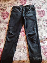 Pantalone nero stretto marca Lay
