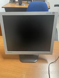 2 Monitor Samsung 17"