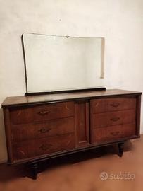 Comò d'epoca con specchio