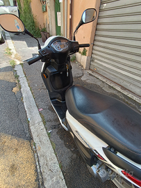 Massimo vende scooter 125 SYM