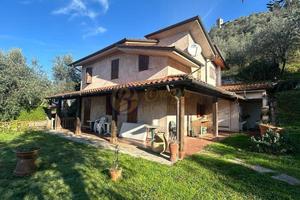 Rustico / Casale di 212 m² con più di 5 locali a C