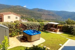 Appartamento con terrazzo e giardino