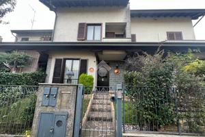 VILLA A SCHIERA A MALNATE