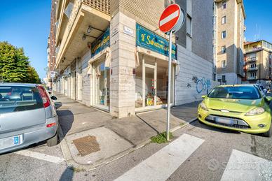NEGOZIO A RIVOLI