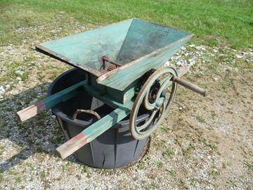 Pigia uva d'epoca In legno