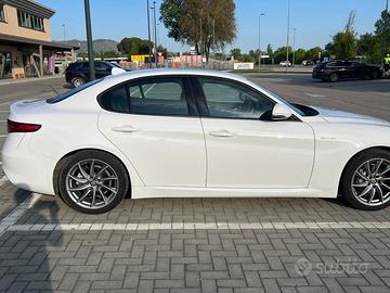Alfa Romeo Giulia 2.0 200cv