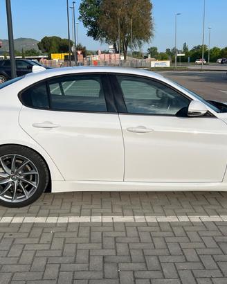 Alfa Romeo Giulia 2.0 200cv