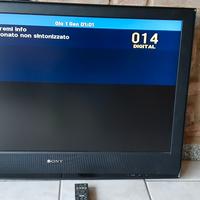 TV datato ma funzionante.