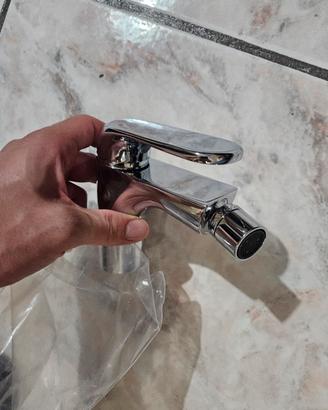 rubinetteria bidet e lavabo bagno