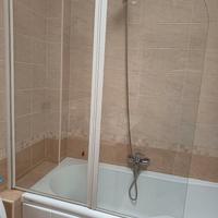 vasca con paratia e relativo miscelatore