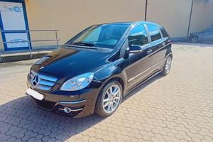 Mercedes-benz - APERTI AD AGOSTO