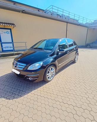 Mercedes-benz - APERTI AD AGOSTO