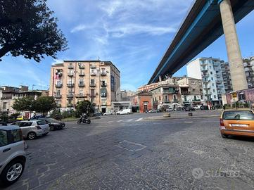2 LOCALI A NAPOLI