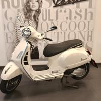 Piaggio Vespa 300 GTS hpe SUPER ABS E5