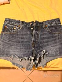 Shorts Levi's 501 denim con orlo sfrangiato