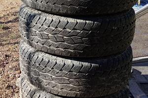 Treno gomme Mitsubishi L200 con cerchi e bull bar