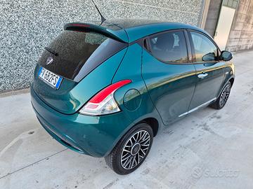 Lancia y