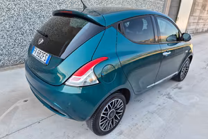 Lancia y