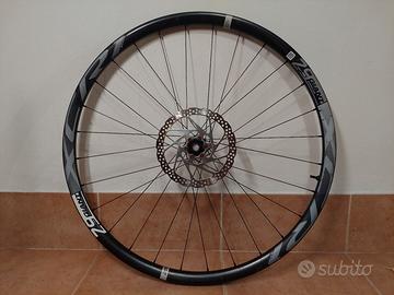 Ruota anteriore Giant TwentyNine carbon 