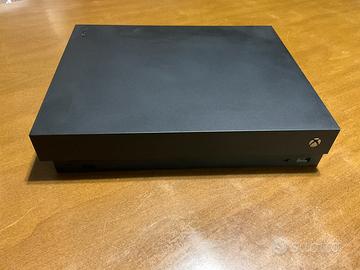 Xbox One X 1TB + 2 Controller + 5 Giochi