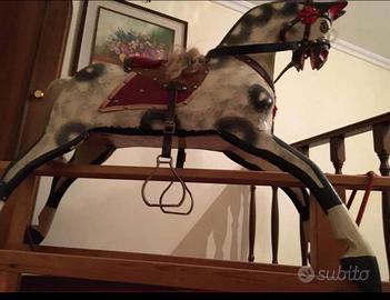 Cavallo a Dondolo Antico in Legno