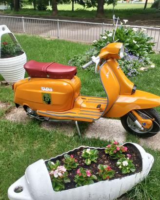 LAMBRETTA X200 + VESPA P200E