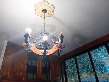 lampadari rustici di ferro battuto e legno