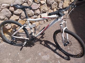 Mountain bike mongoose elite sr suntour