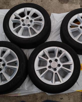 Set di 4 Cerchi in lega Opel + Gomme
