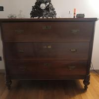 Como' e comodini antichi