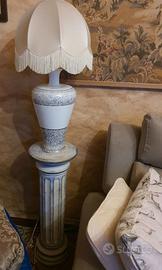 LAMPADA IN MAIOLICA CON COLONNA IN CERAMICA