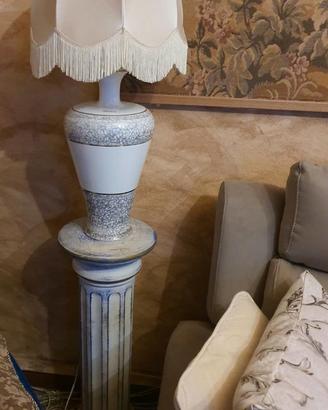 LAMPADA IN MAIOLICA CON COLONNA IN CERAMICA
