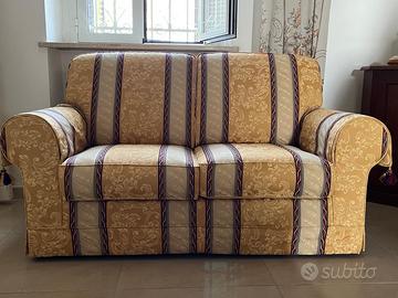 Coppia di divani (2 e 3 posti) mai usati